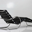 Mies van der Rohe MR 242 Liegesessel, eine  Seitenansicht